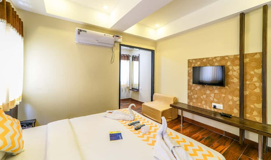 Narayanaguda, Hyderaguda, Kacheguda, Hyderabad Hotel, Nampally Hotel, Abids Hotel, Assembly Hotel, Khairtabad Hotel, Hussain Sagar Hotel, City Centre Hotel, Osmania Medical College Hotel, Koti Hotel, Secretariat Hotel, Himayath Nagar Hotel, Charminar Hotel, Narayanaguda Hotel, Hyderguda Hotel, Kacheguda Hotel